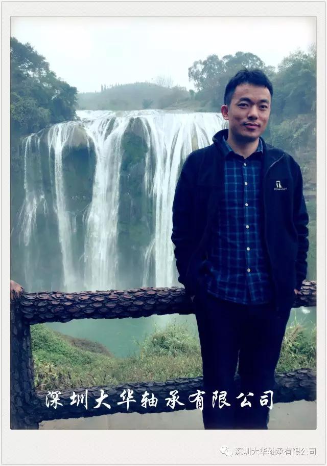 來一張浦經(jīng)理的特寫，有沒有長得很像李彥宏？